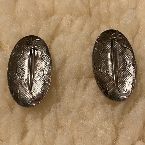 Silver Design Metal Pierce Earrings - Picture 2 of 16